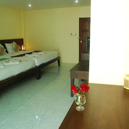 Patong Palm Guesthouse Værelse billede